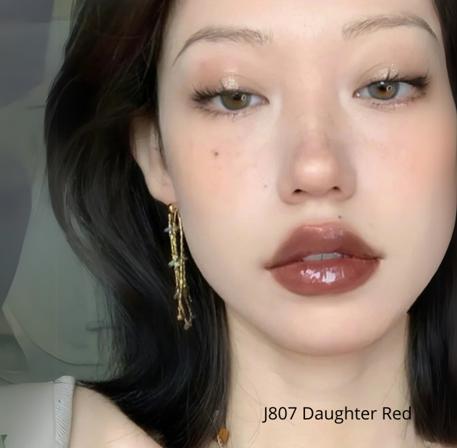 Gloss Gold Rush da Girlcult – Lip Glaze com Brilho Espelhado e Filme Protetor Não Transferível