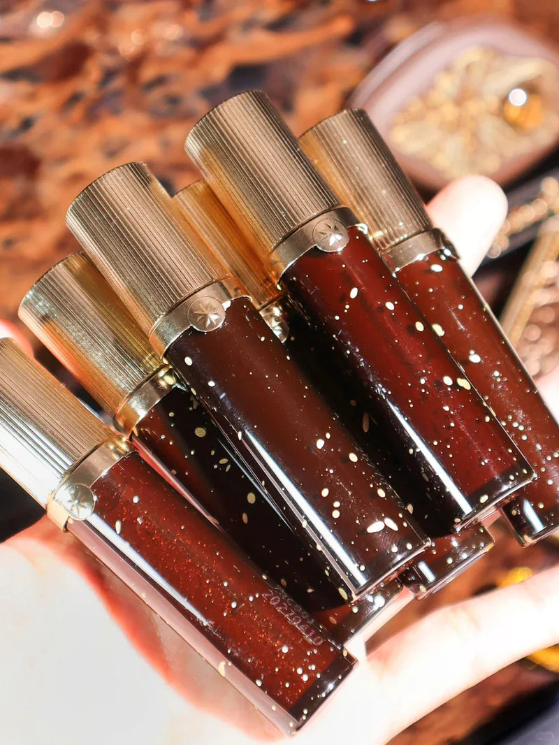 Gloss Gold Rush da Girlcult – Lip Glaze com Brilho Espelhado e Filme Protetor Não Transferível