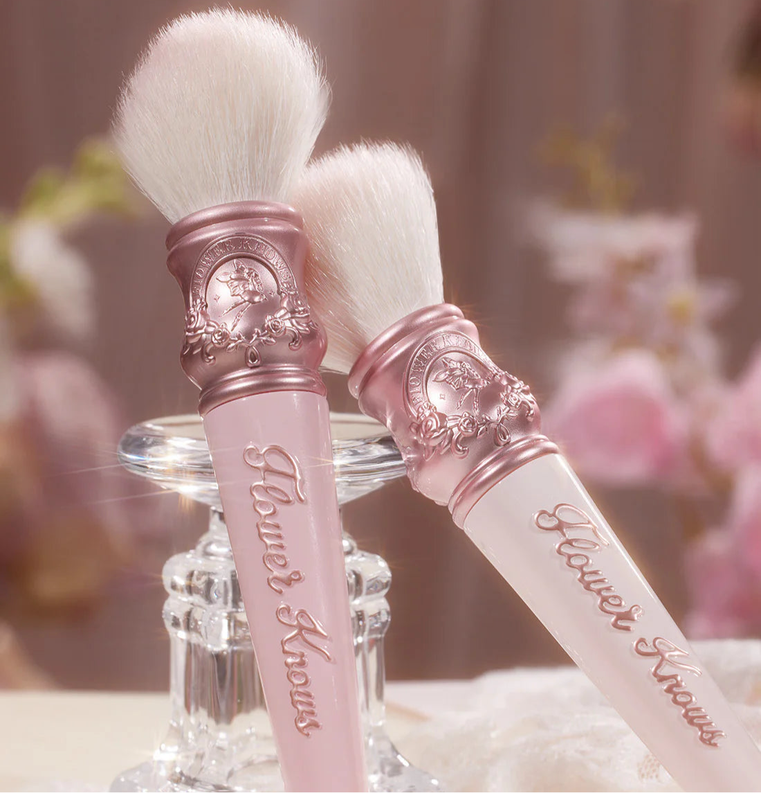 Pincel de Blush Flower Knows Midsummer Fairytales – Toque Mágico