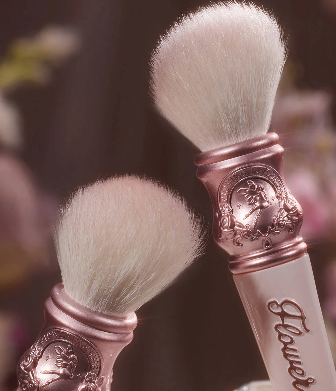 Pincel de Blush Flower Knows Midsummer Fairytales – Toque Mágico
