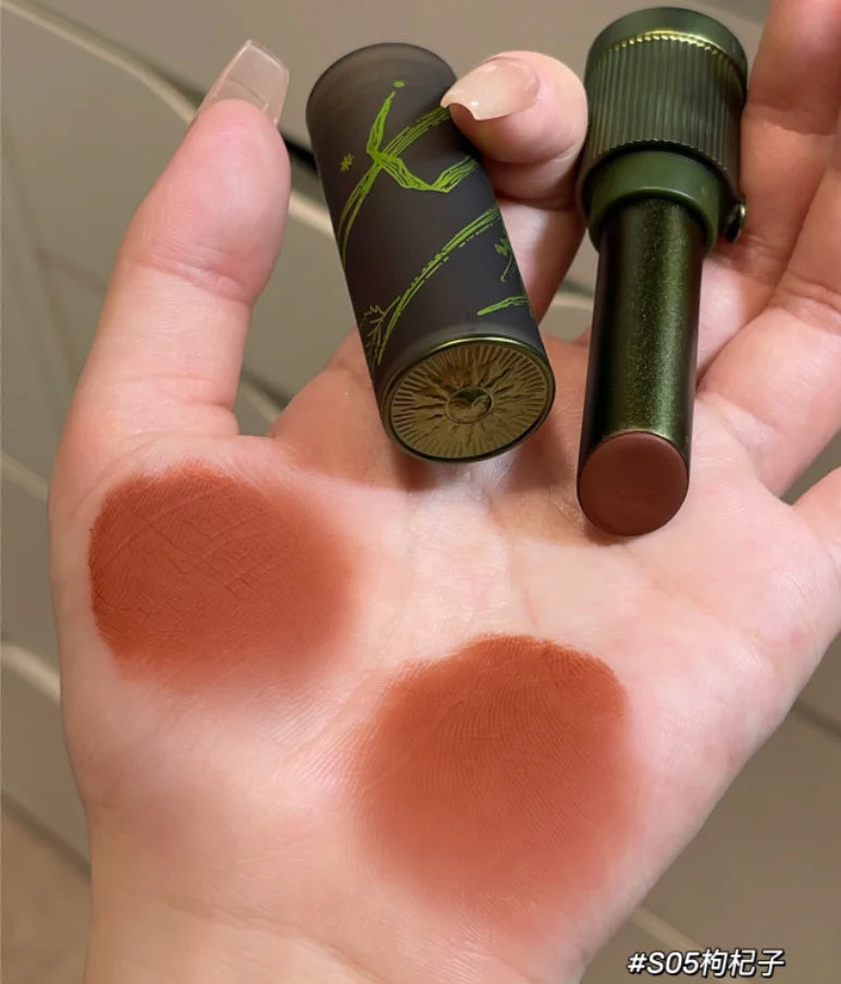 Batom da Girlcult Matte & Glossy - Retorno a Botânica