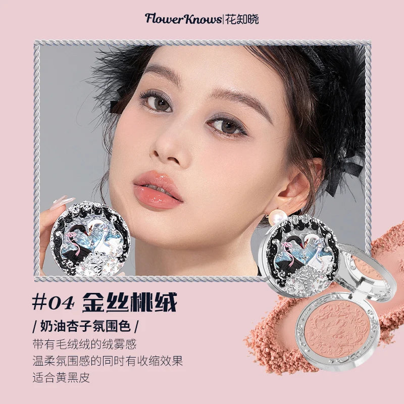Blush Compacto Flower Knows Swan Ballet – Toque Aveludado com Embossado Artístico