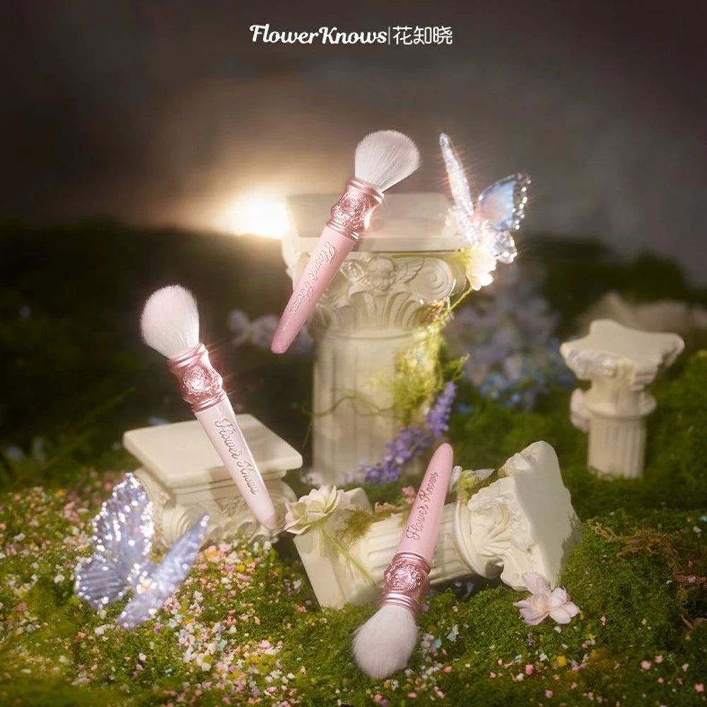 Pincel de Blush Flower Knows Midsummer Fairytales – Toque Mágico