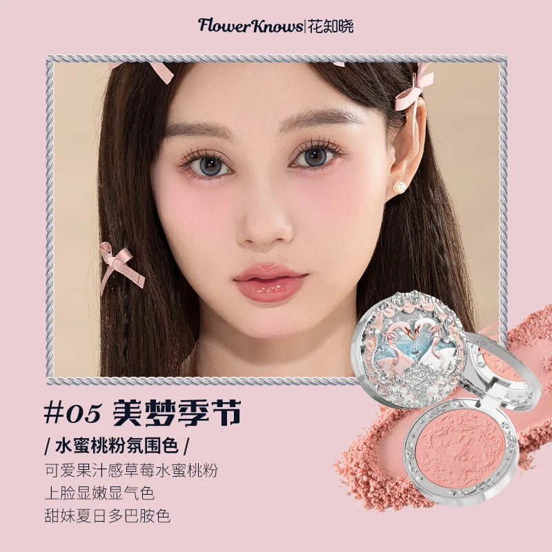 Blush Compacto Flower Knows Swan Ballet – Toque Aveludado com Embossado Artístico